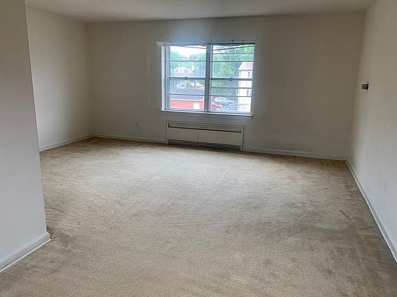 4th image of 10 E 34th St #4