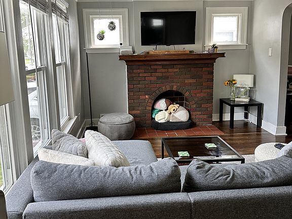 Bright & open living room - view from entry door.