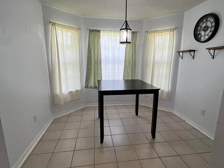 501 Woodward Dr — Photo 7