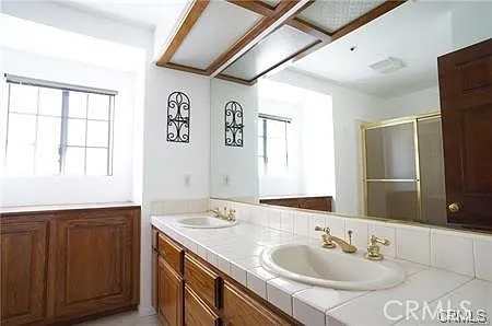 333 Genoa St — Photo 26