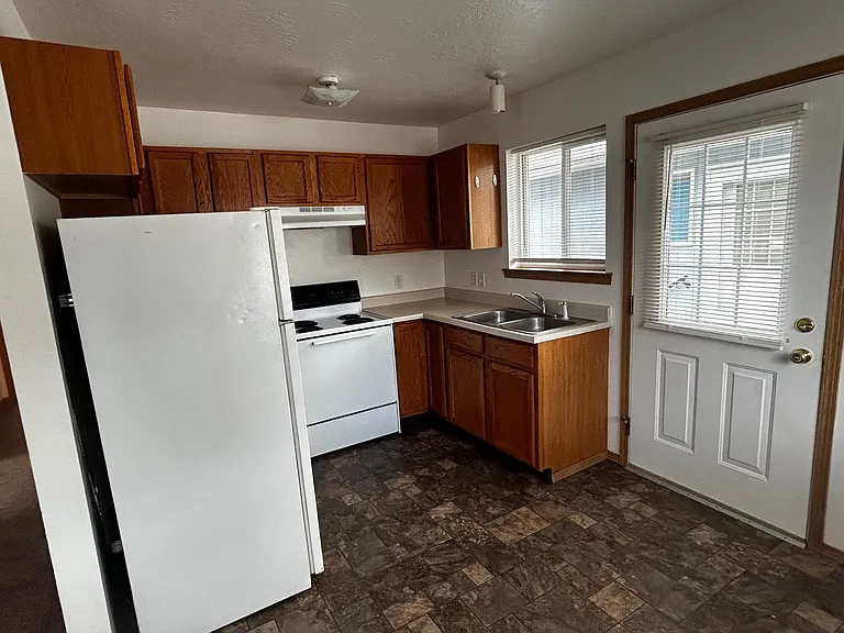 936 Palmer St — Photo 17