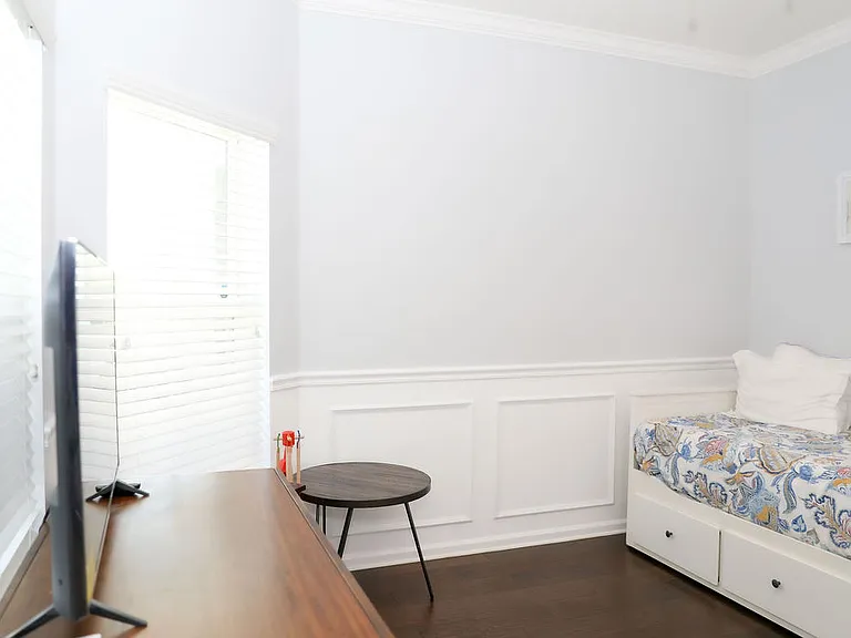 454 Howland Dr — Photo 7