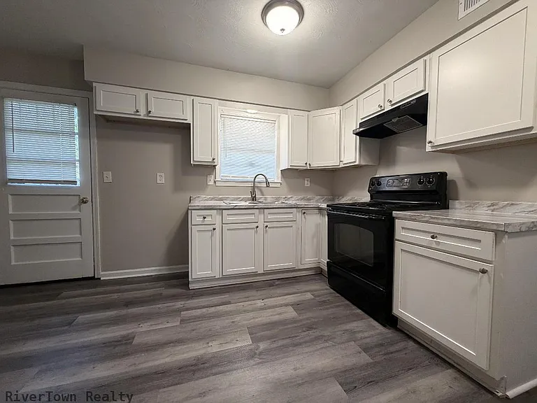 3535 Debby Dr — Photo 2