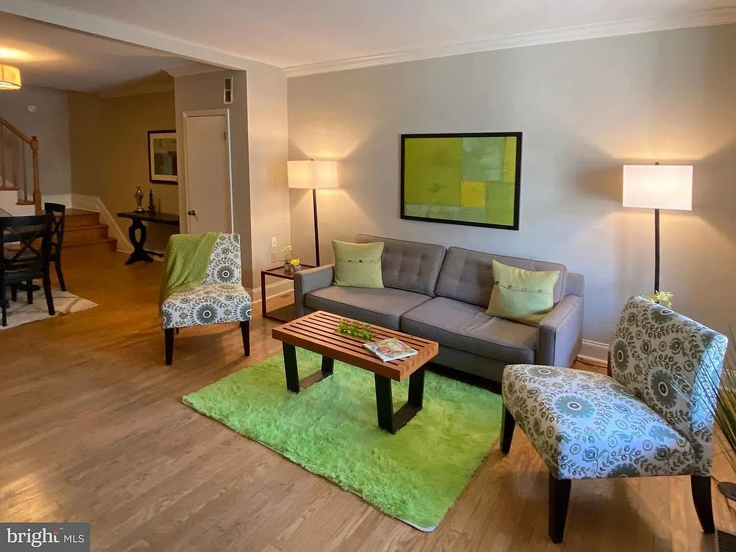3 bed, 2.0 bath, 1288 sqft, $3,000 — Photo 2