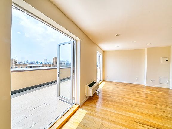 5th image of 2315 Astoria Blvd #7E