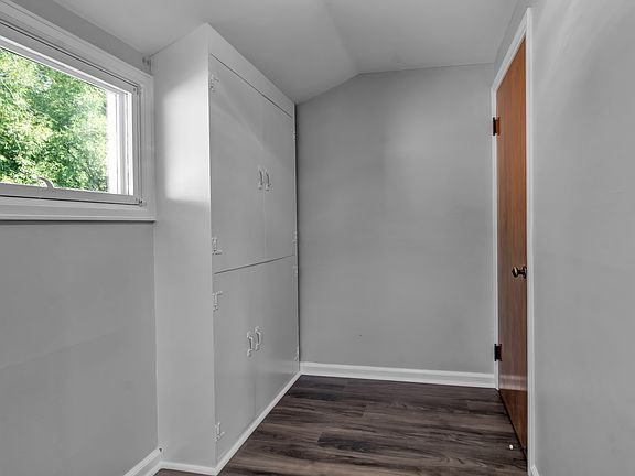3rd image of 130 Lorfield Dr