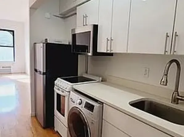 335 West 29th Street image 2 of 5