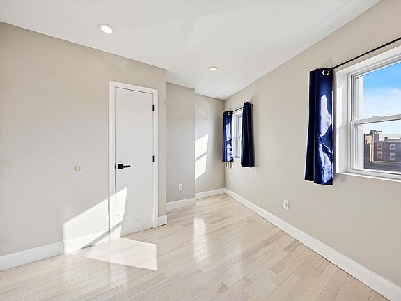 5th image of 1605 Germantown Ave #122