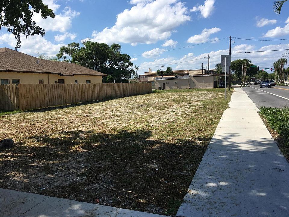 2nd image of 1501 N Tamarind Ave