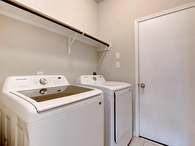 4542 Medrano Trl — Photo 21
