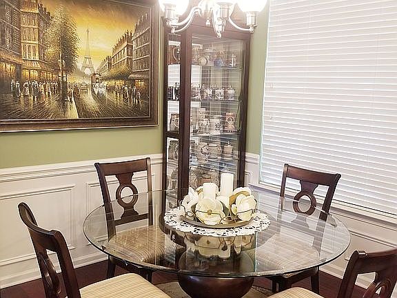 Dining room.