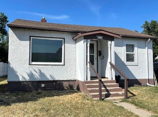 915 10th St SE, Jamestown, ND 58401