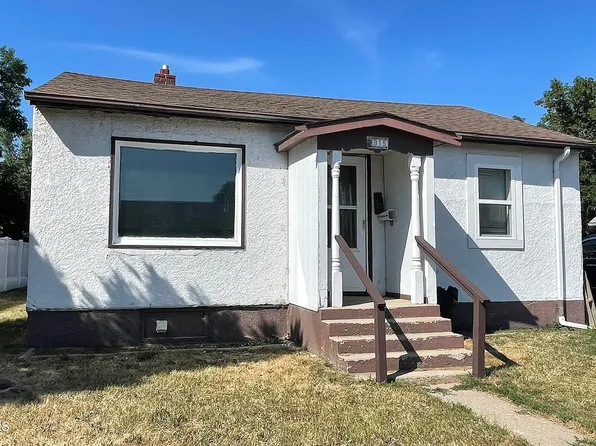 915 10th St SE, Jamestown, ND 58401