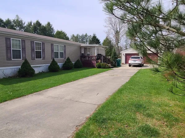 3863 N Lakeshore Rd, Port Hope, MI 48468
