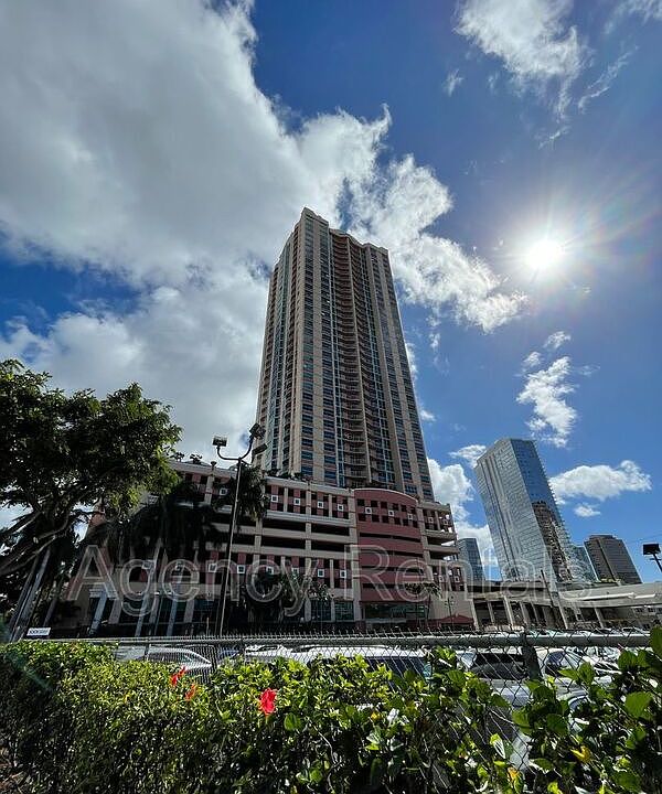 1st image of 801 King St #2402