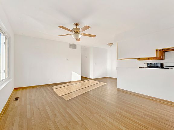 2nd image of 1417 Cove Dr #202D
