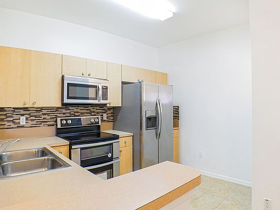 4th image of 15369 Bellamar Cir APT 221