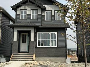 422 W River Ave, Cochrane, AB T4C2C1