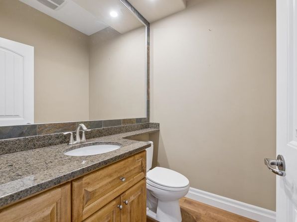 4 bedroom rental in Surrey — photo 19