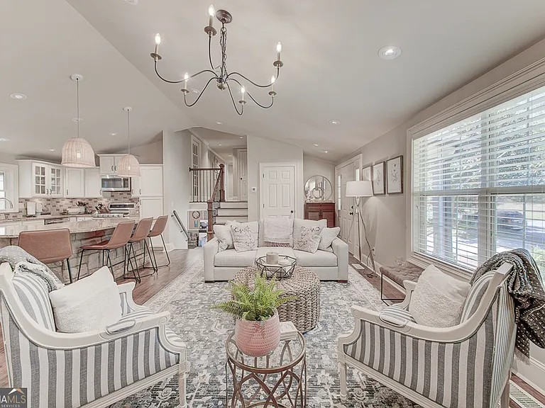 209 Cedar Dr — Photo 8