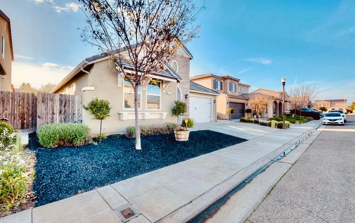 Building Photo - 3468 El Molino Ave