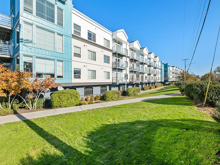 Maddox Apartments — Photo 18
