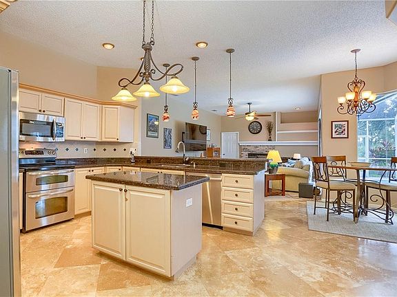 2nd image of 3516 Woodridge Pl