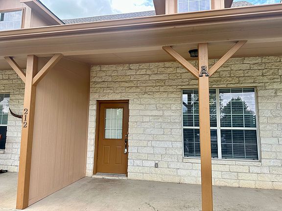 3rd image of 212 Sandstone Dr APT A