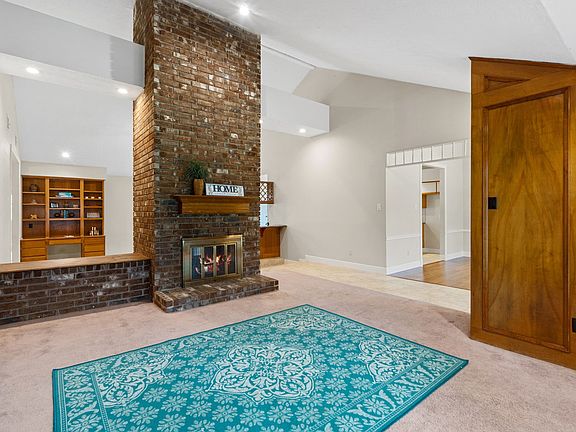3rd image of 815 Millpond Dr