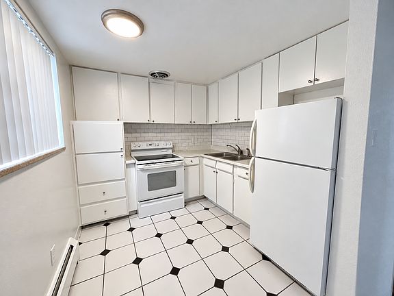 4th image of 4720 E 8th Ave APT 2