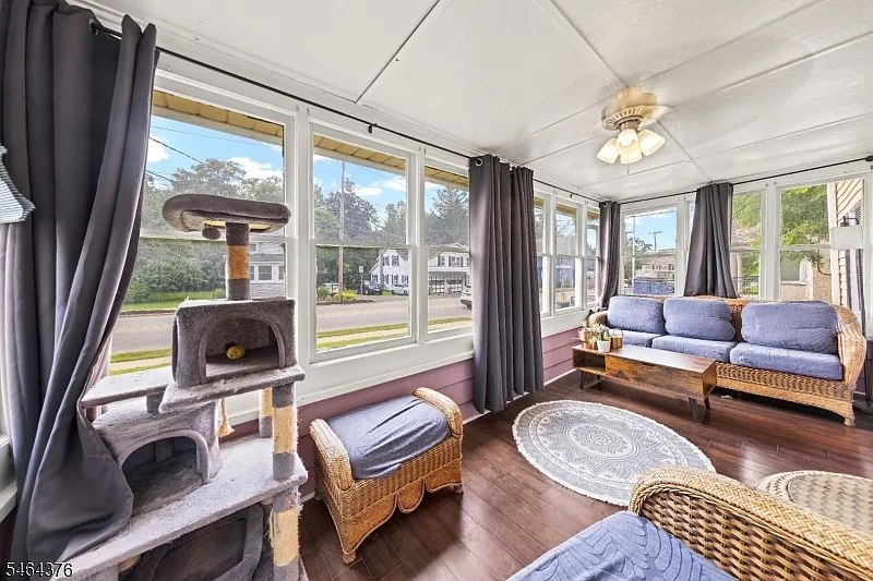 1 bed, 1.0 bath, $1,600 — Photo 4
