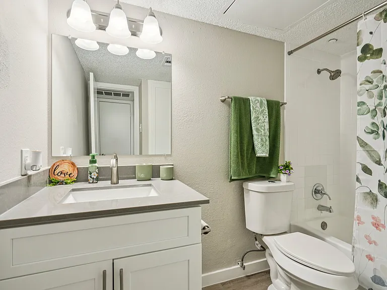 Villas on Rosemeade East — Photo 25