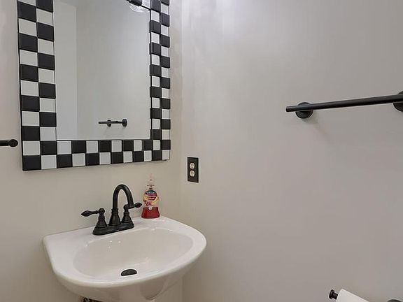 4th image of 151 Chandler Dr