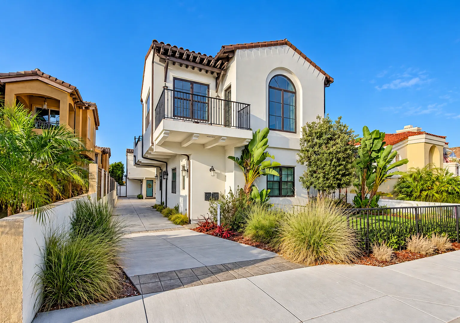 Upscale & Spacious, Spanish Style Tri-Level Townhome w/ Amazing Great Room Living Space, Rooftop ... — Photo 1