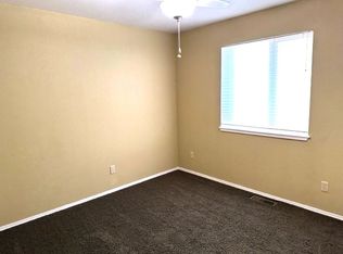 586 Flowing Wells Ln, Spring Creek, NV 89815