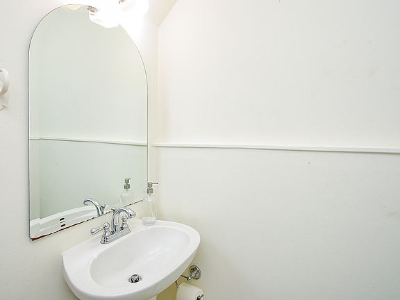 3rd image of 1313 Peden St APT 3
