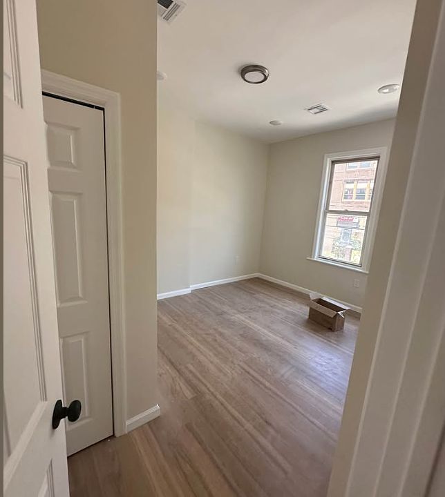 1st image of 139 W 52nd St Floor 2