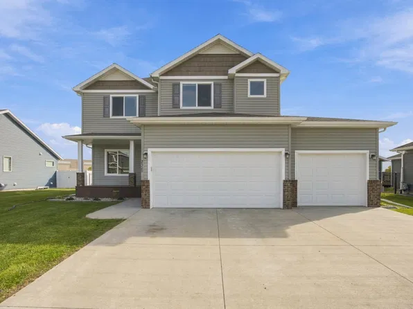 2528 N Pond Dr E, West Fargo, ND 58078