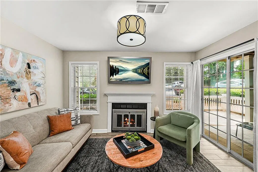 2 bed, 2.0 bath, 1008 sqft, $2,000 — Photo 3