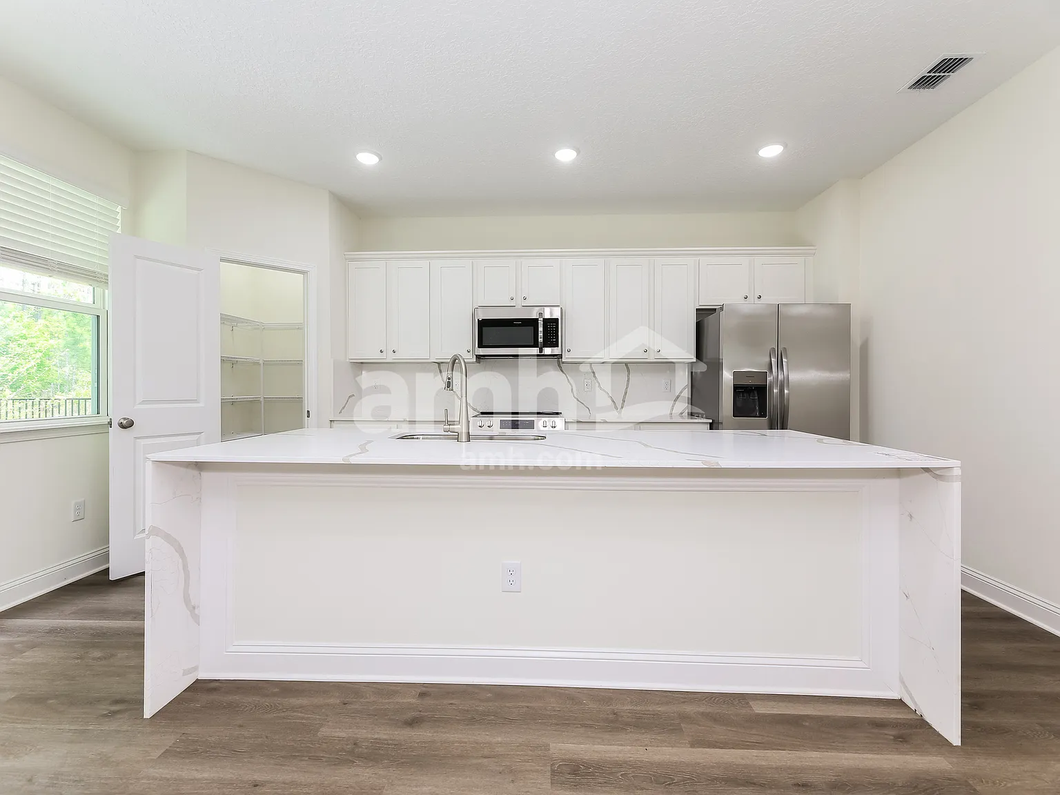 4 bed, 2.5 bath, 2241 sqft, $2,645 — Photo 3