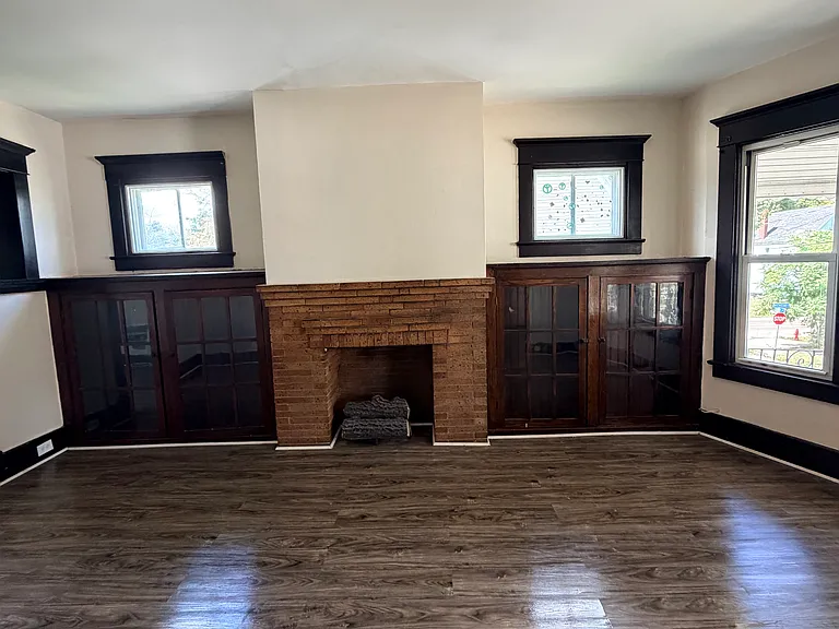 83 Edna Pl #2 — Photo 2