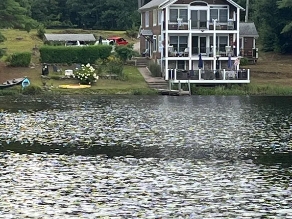 47 Metacomet St, Belchertown, MA 01007