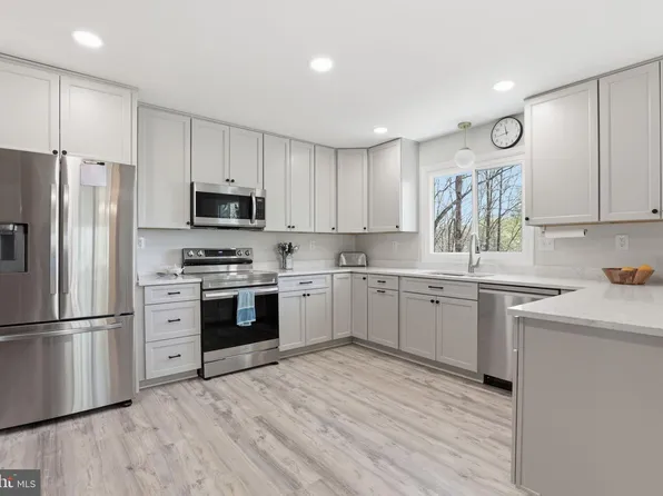 218 Midshipman Cir, Stafford, VA 22554