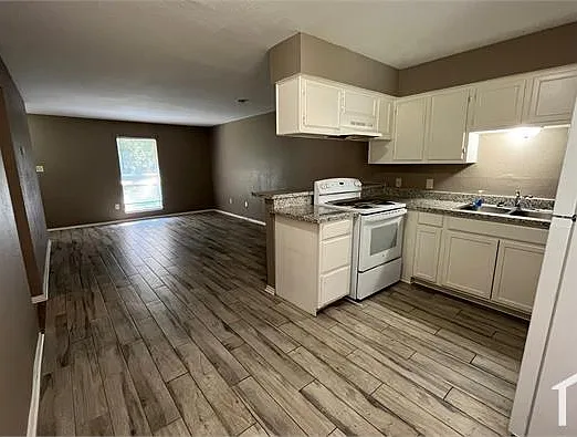 2 bed, 800 sqft, $875 — Photo 2