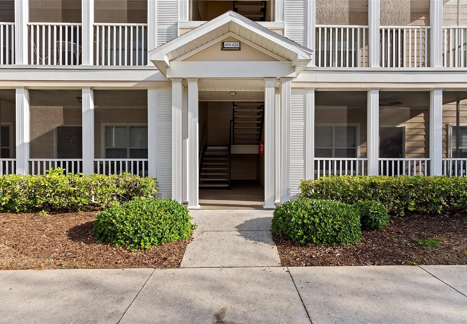 2 bed, 2.0 bath, 1048 sqft, $1,650 — Photo 2