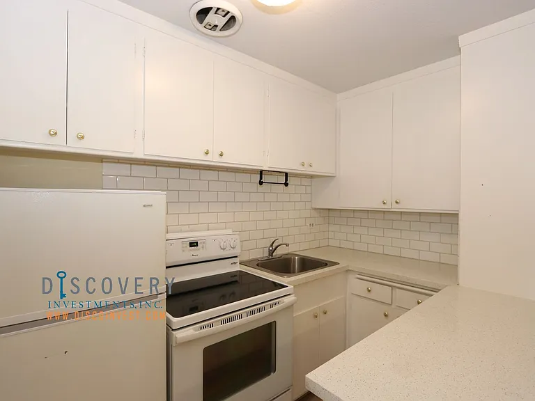 Brandon St. 1730 — Photo 9