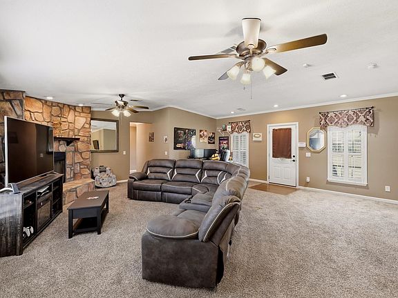 3rd image of 403 Holloway Ln