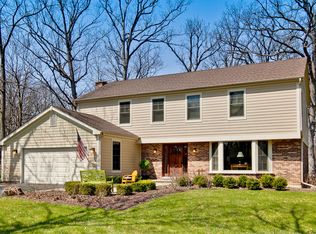 912 Bruce Ct, Libertyville, IL