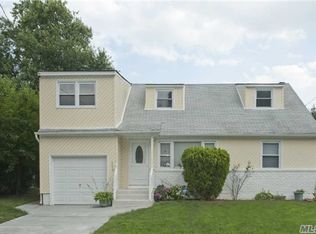 208 Beechwood Ave, Roosevelt, NY 11575