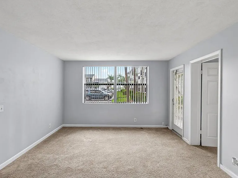 718 Executive Center Dr #16 — Photo 5